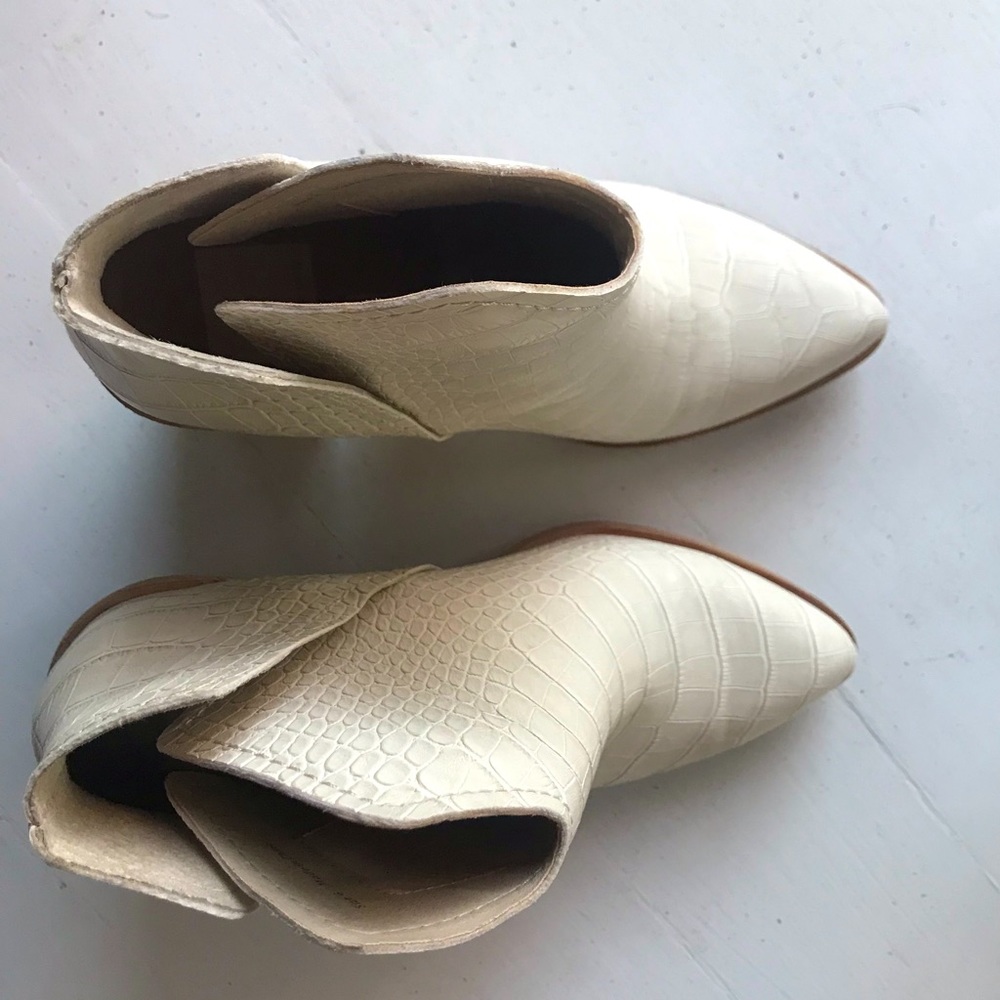 Dolce Vita Women’s Rozane Snakeskin-embossed leather booties in ivory croc
